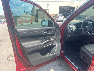 2024 Nissan Pathfinder Platinum
