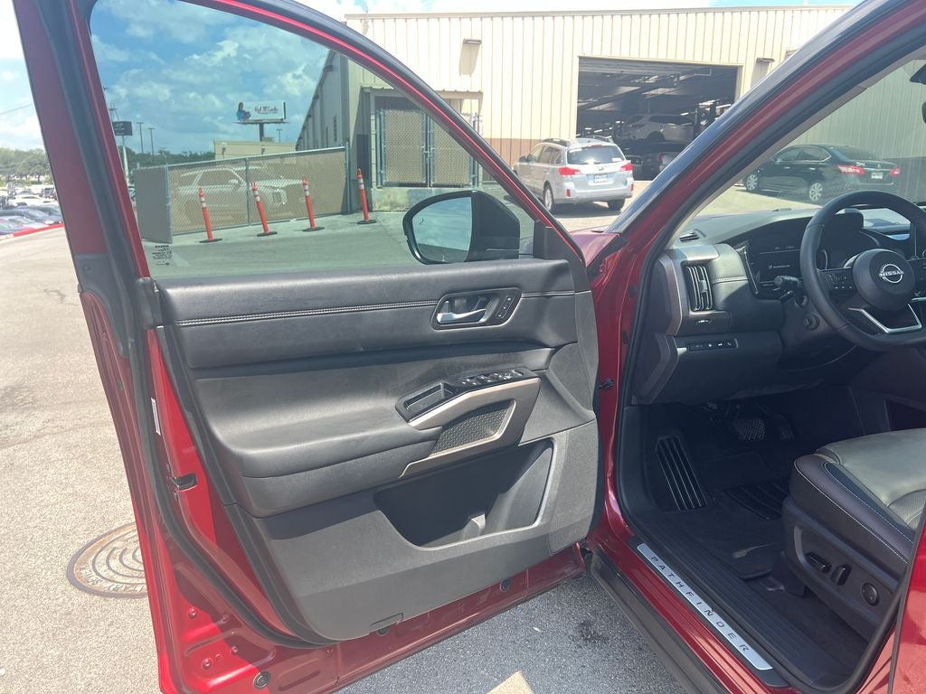 2024 Nissan Pathfinder Platinum