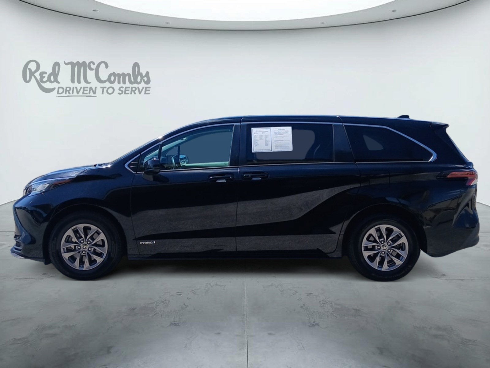2021 Toyota Sienna LE 8 Passenger