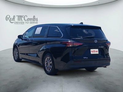 2021 Toyota Sienna LE 8 Passenger
