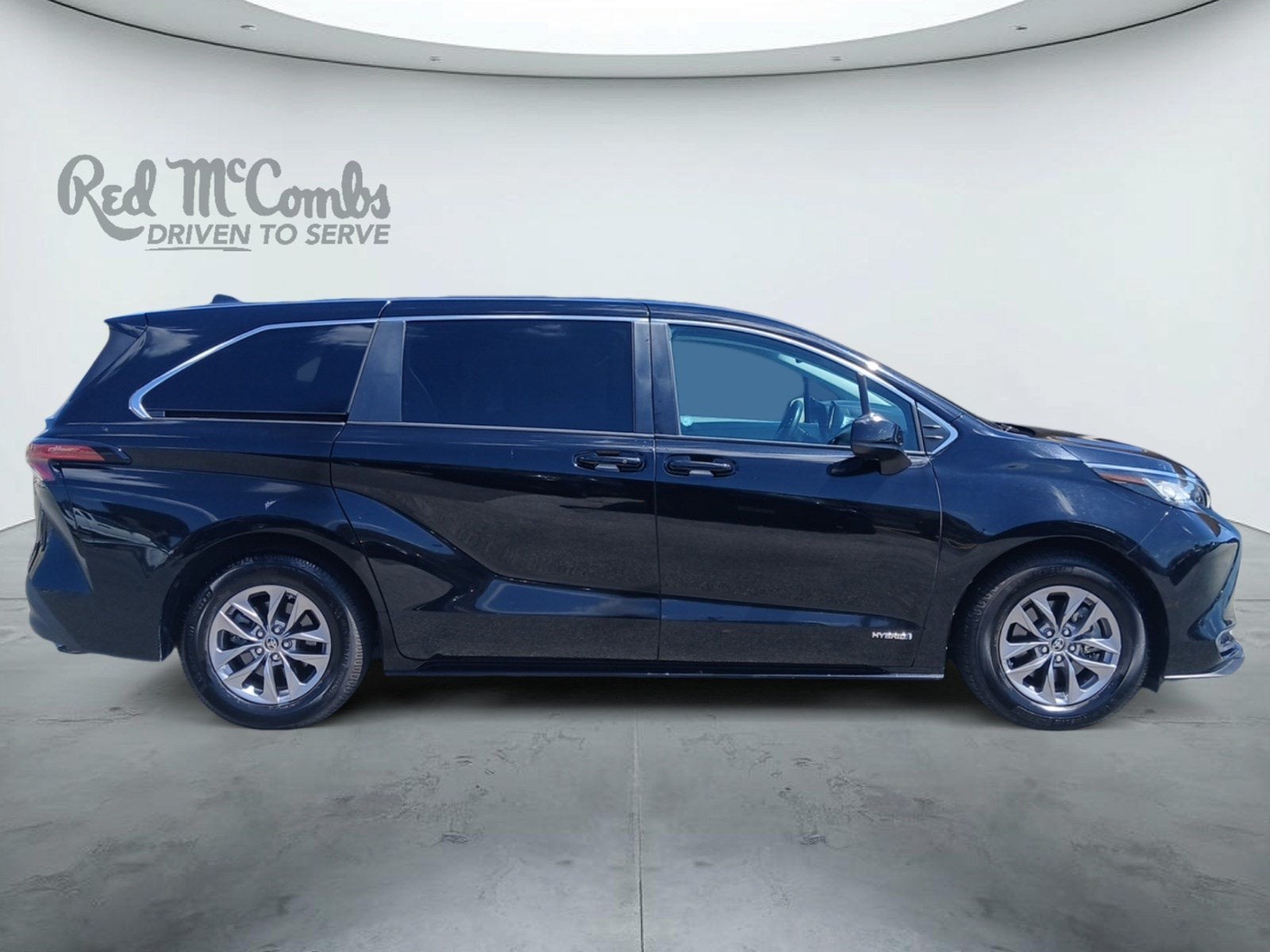2021 Toyota Sienna LE 8 Passenger