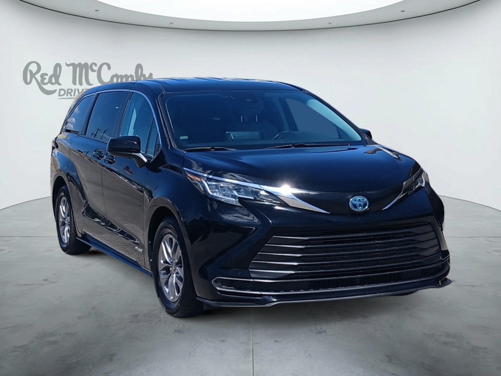 2021 Toyota Sienna LE 8 Passenger