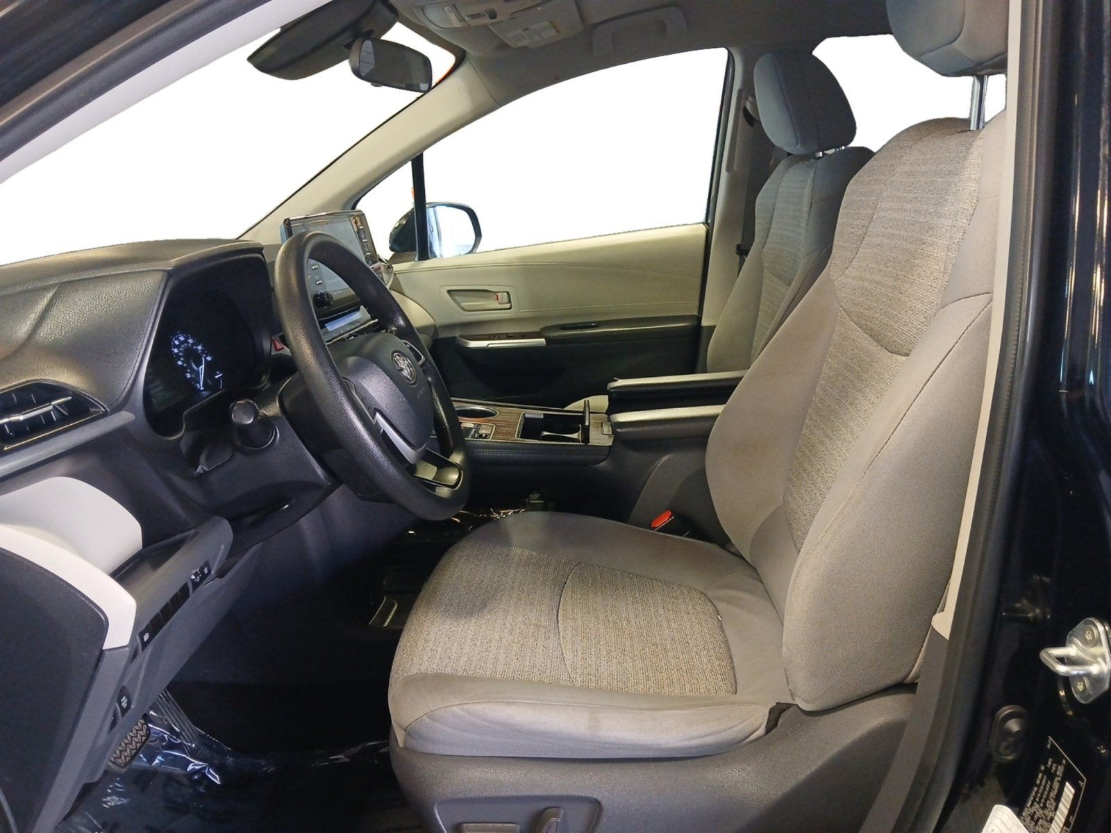 2021 Toyota Sienna LE 8 Passenger