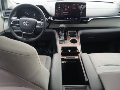 2021 Toyota Sienna LE 8 PASSENGER & AUTO LATCH LIFTGATE