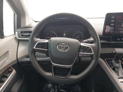 2021 Toyota Sienna LE 8 PASSENGER & AUTO LATCH LIFTGATE