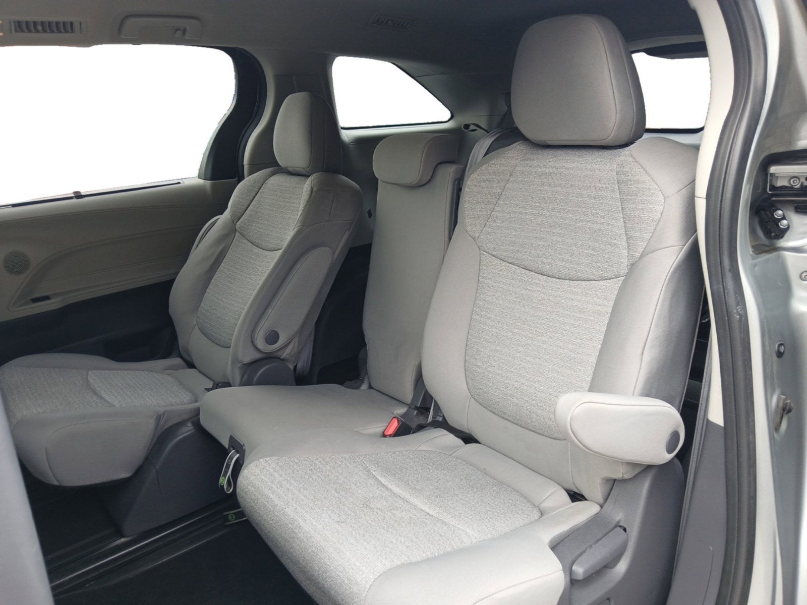 2021 Toyota Sienna LE 8 PASSENGER & AUTO LATCH LIFTGATE