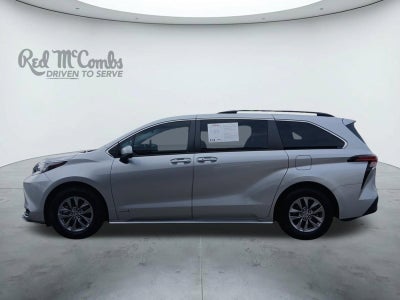 2021 Toyota Sienna LE 8 PASSENGER & AUTO LATCH LIFTGATE