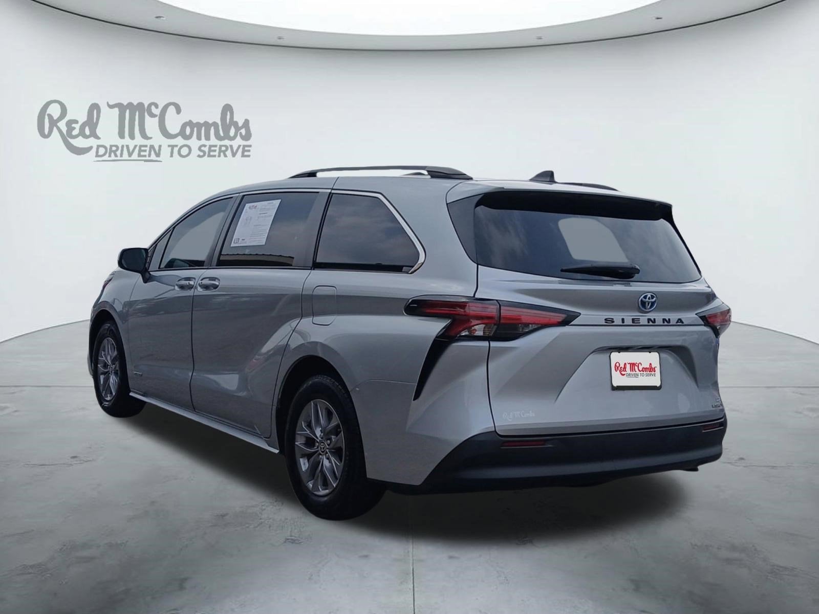 2021 Toyota Sienna LE 8 PASSENGER & AUTO LATCH LIFTGATE