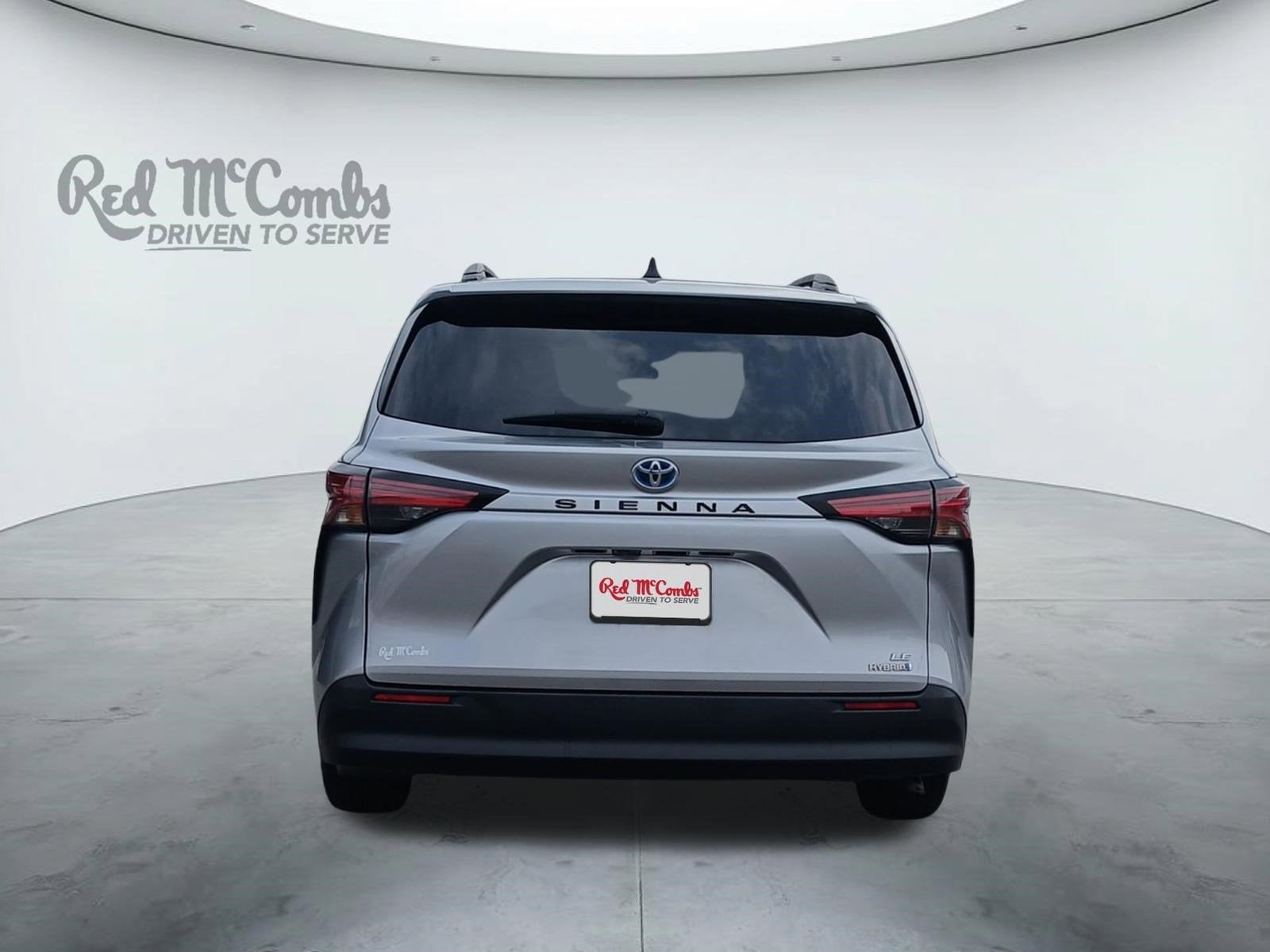 2021 Toyota Sienna LE 8 PASSENGER & AUTO LATCH LIFTGATE