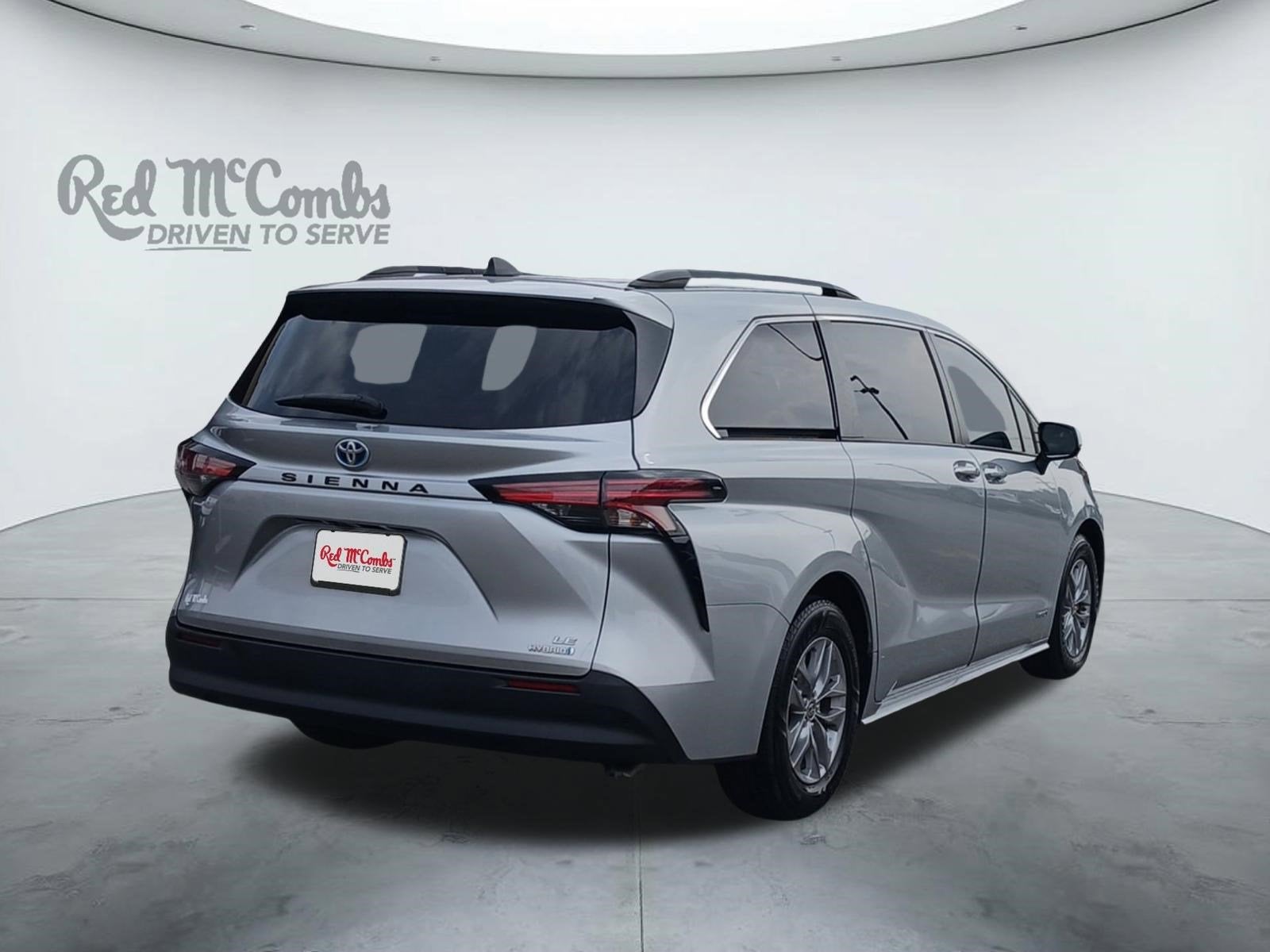 2021 Toyota Sienna LE 8 PASSENGER & AUTO LATCH LIFTGATE