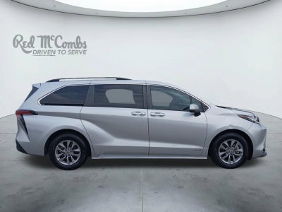 2021 Toyota Sienna LE 8 PASSENGER & AUTO LATCH LIFTGATE