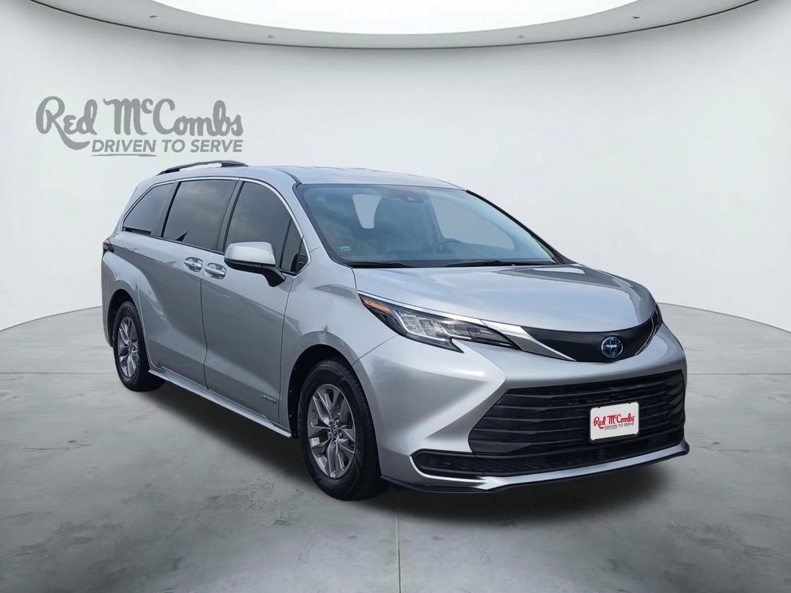 2021 Toyota Sienna LE 8 PASSENGER & AUTO LATCH LIFTGATE