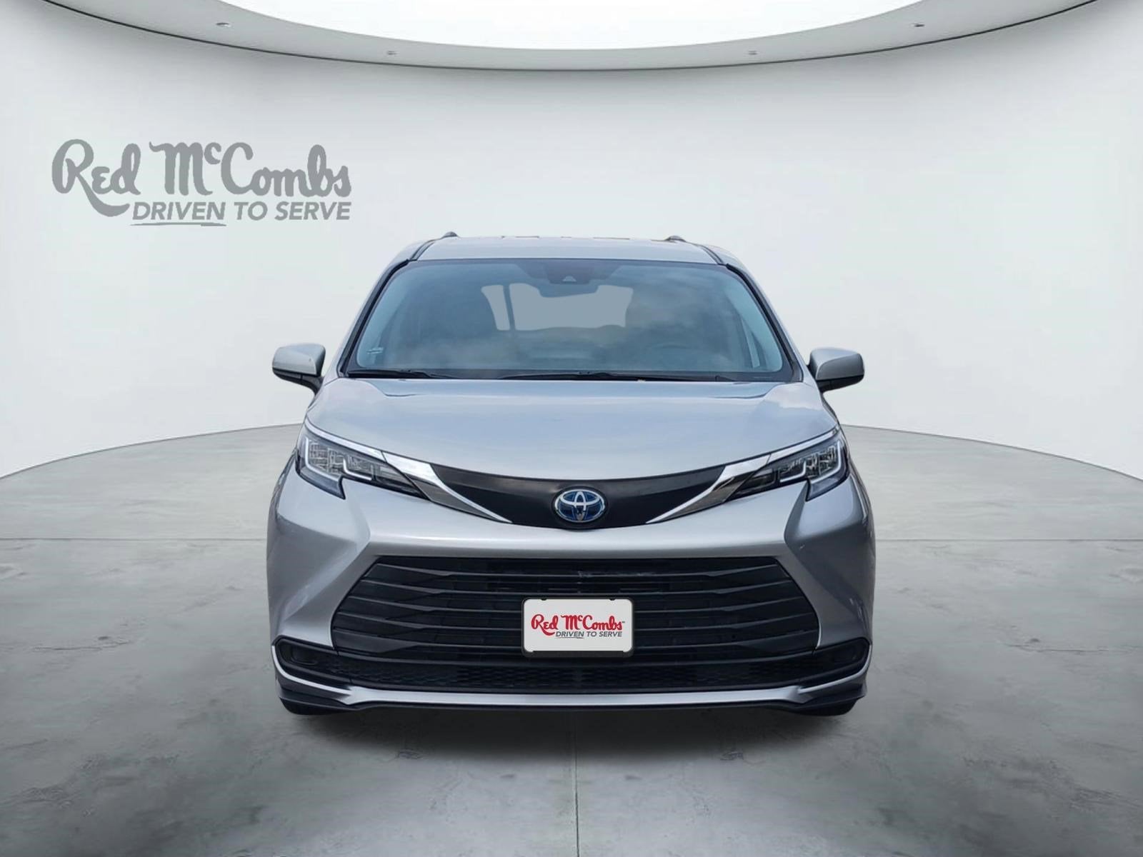 2021 Toyota Sienna LE 8 PASSENGER & AUTO LATCH LIFTGATE