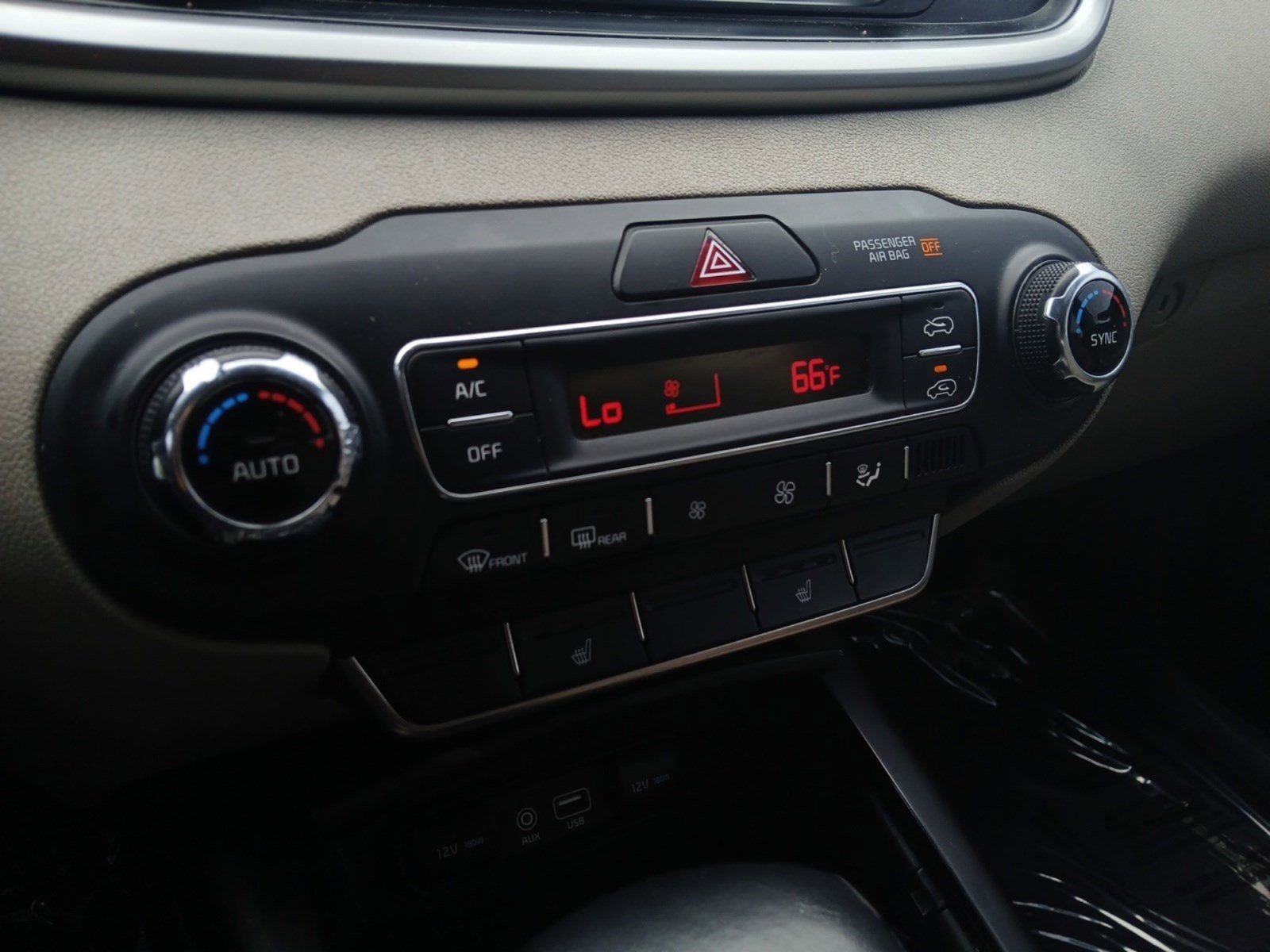 2019 Kia Sorento LX W/ BACK-UP CAMERA & HEATED FRONT SEATS