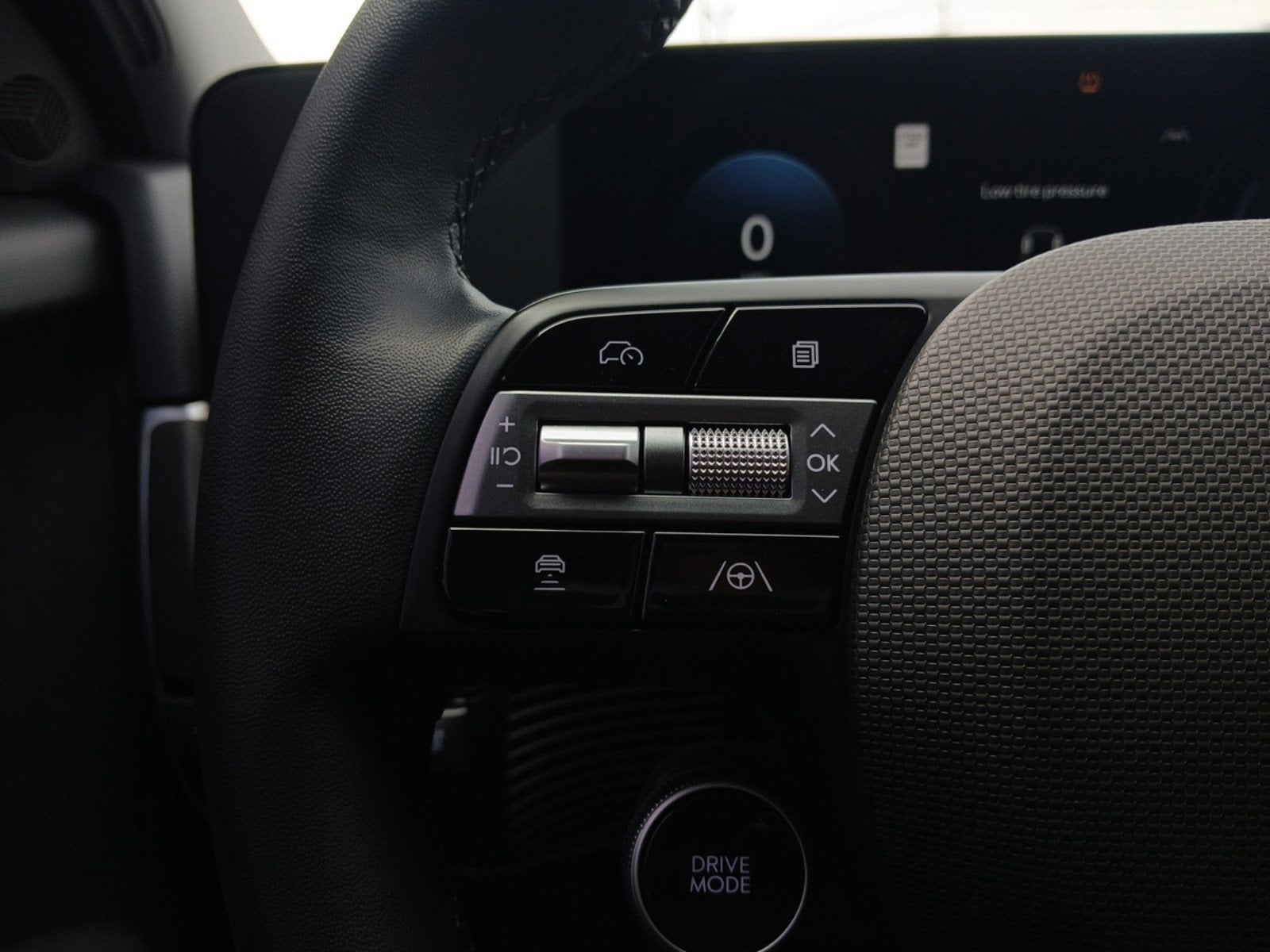 2025 Hyundai IONIQ 5 SEL W/ NAVIGATION & SMART CRUISE CONTROL