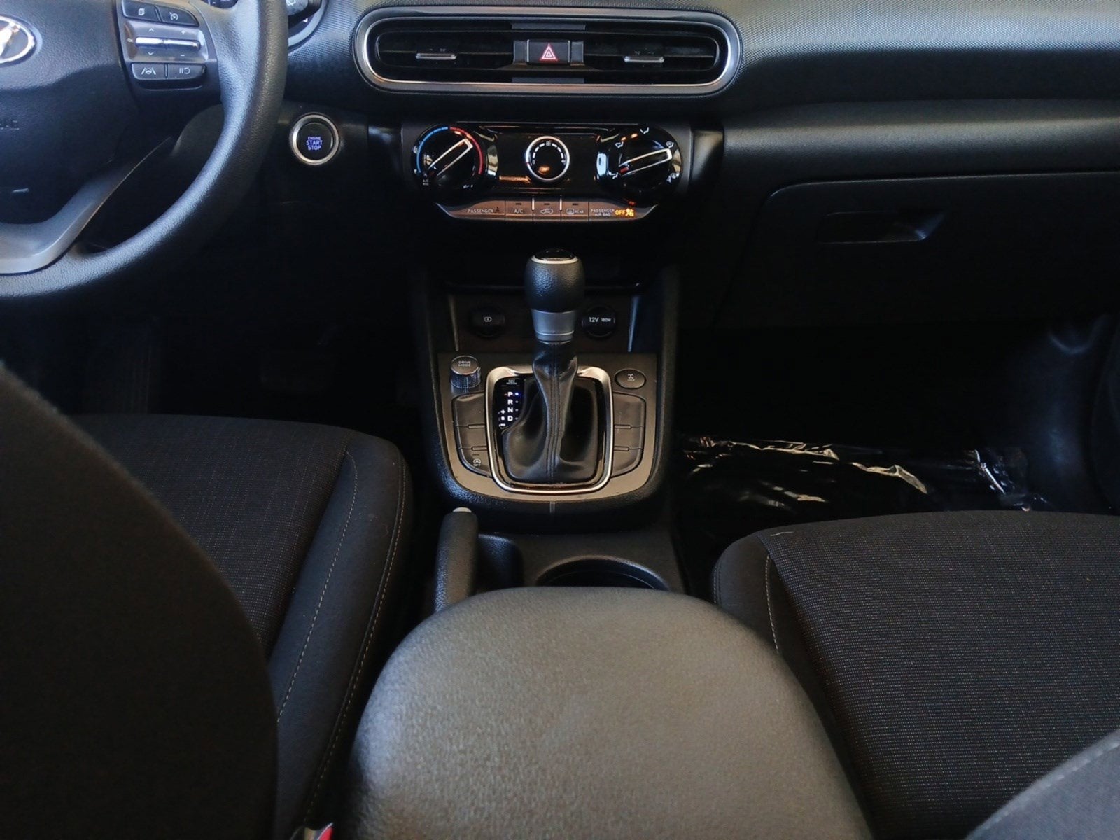 2022 Hyundai Kona SEL W/ SMART KEY AND PUSH START