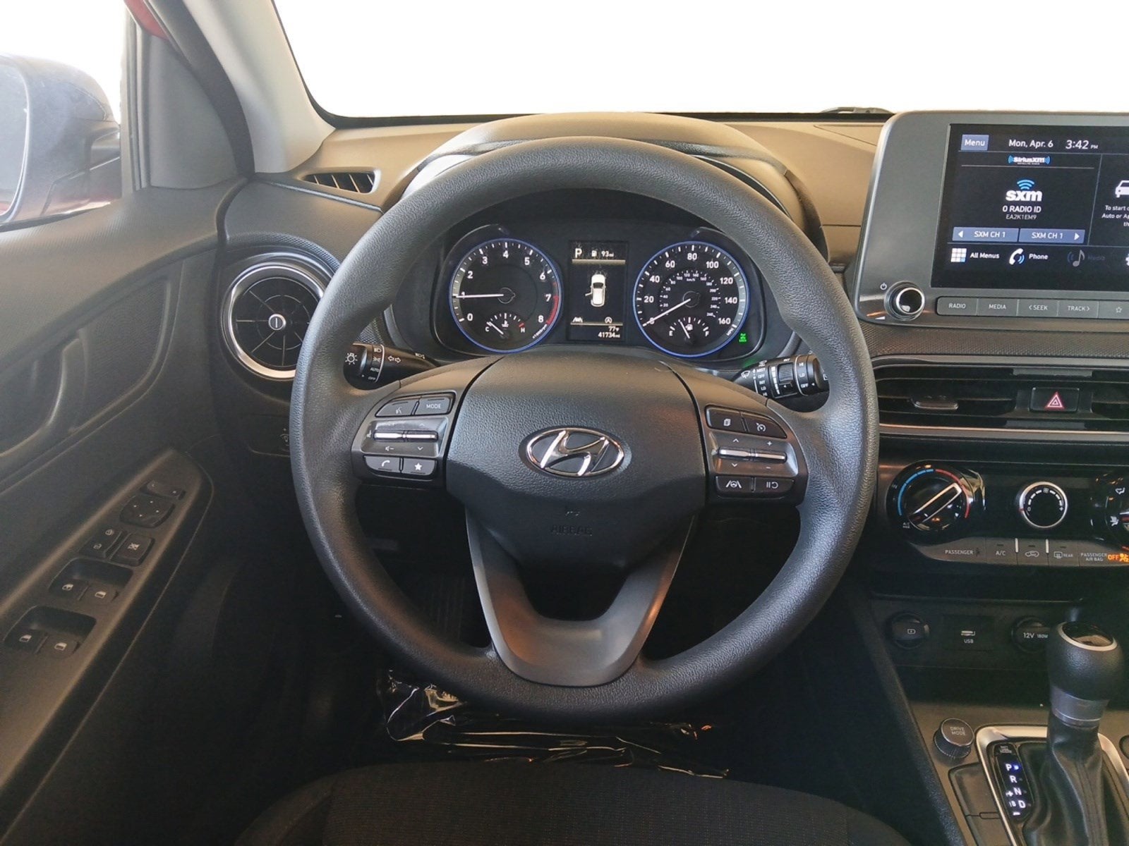 2022 Hyundai Kona SEL W/ SMART KEY AND PUSH START