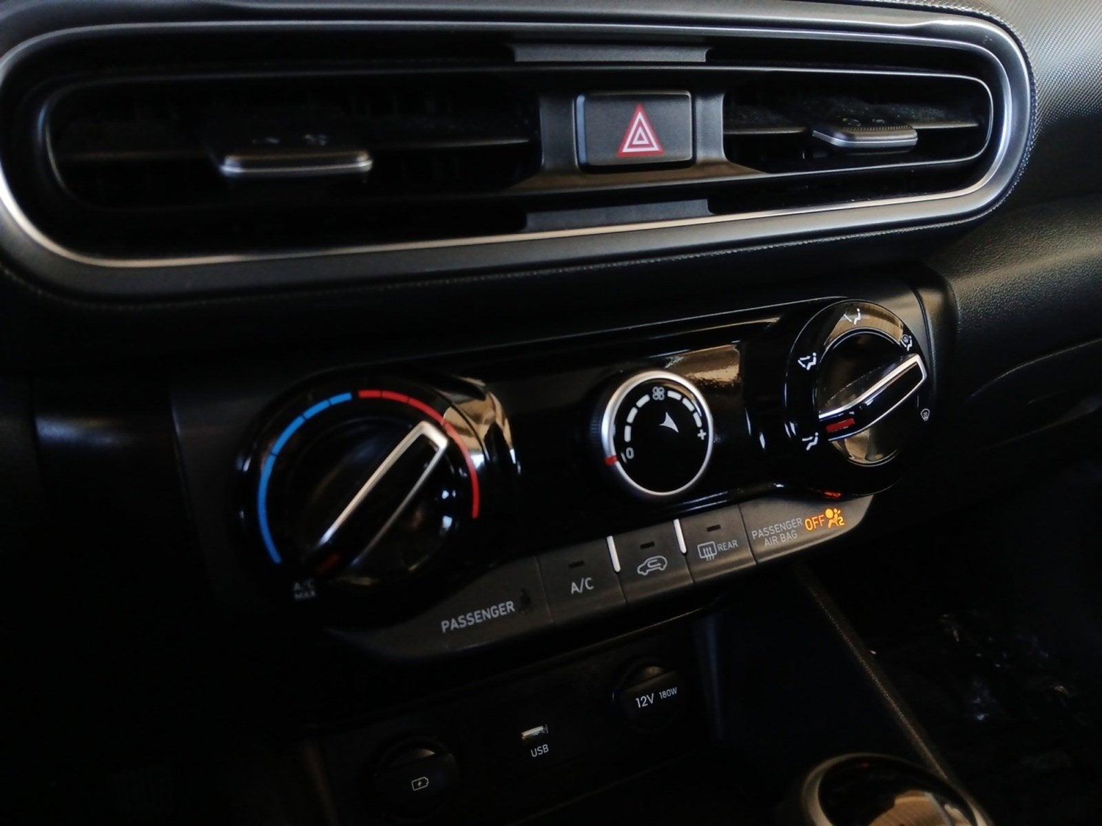 2022 Hyundai Kona SEL W/ SMART KEY AND PUSH START