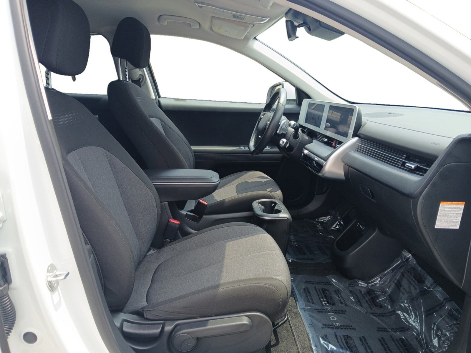 2024 Hyundai IONIQ 5 SE W/ REGENERATIVE BRAKING & BACK-UP CAMERA