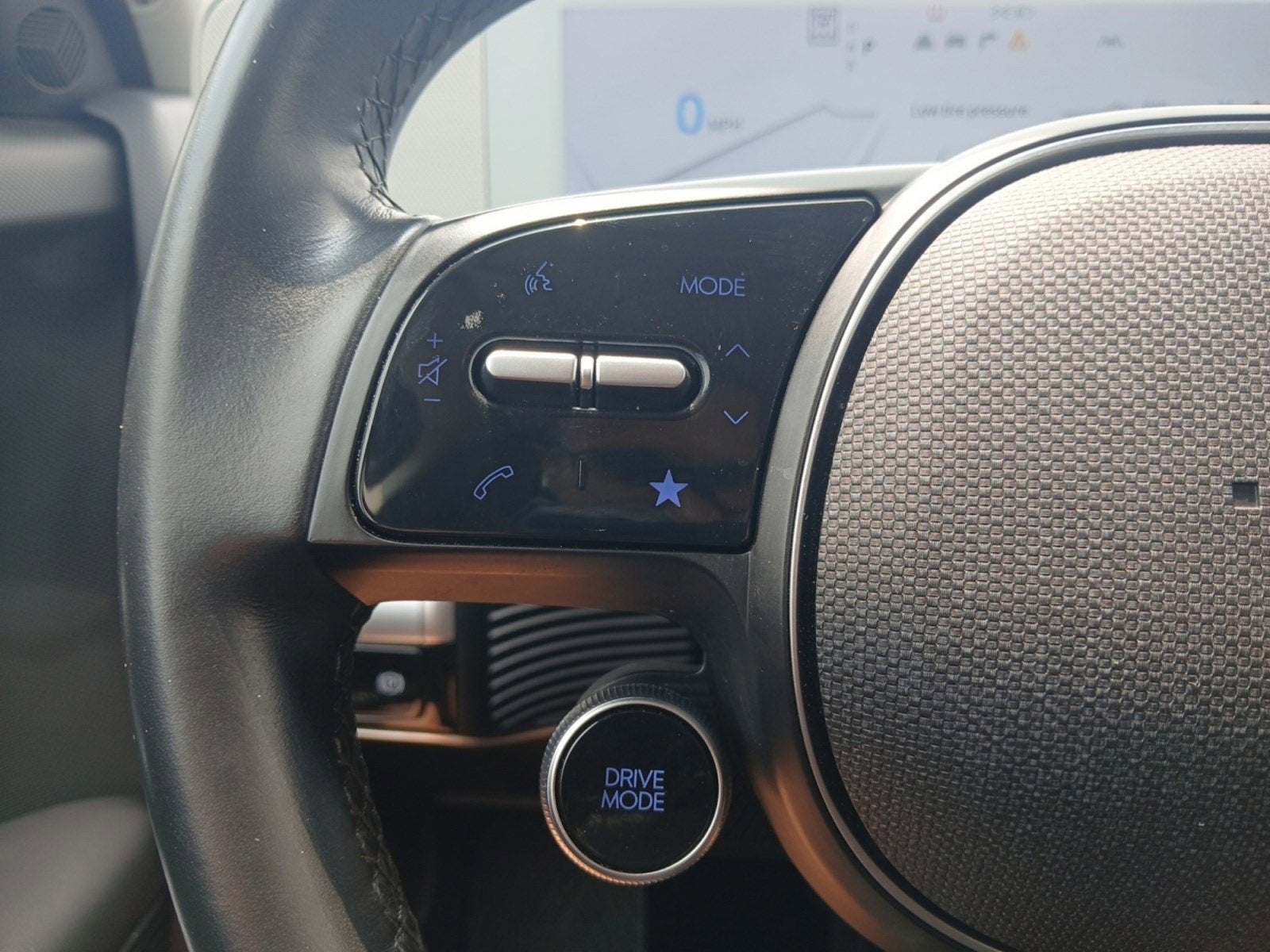 2024 Hyundai IONIQ 5 SE W/ REGENERATIVE BRAKING & BACK-UP CAMERA