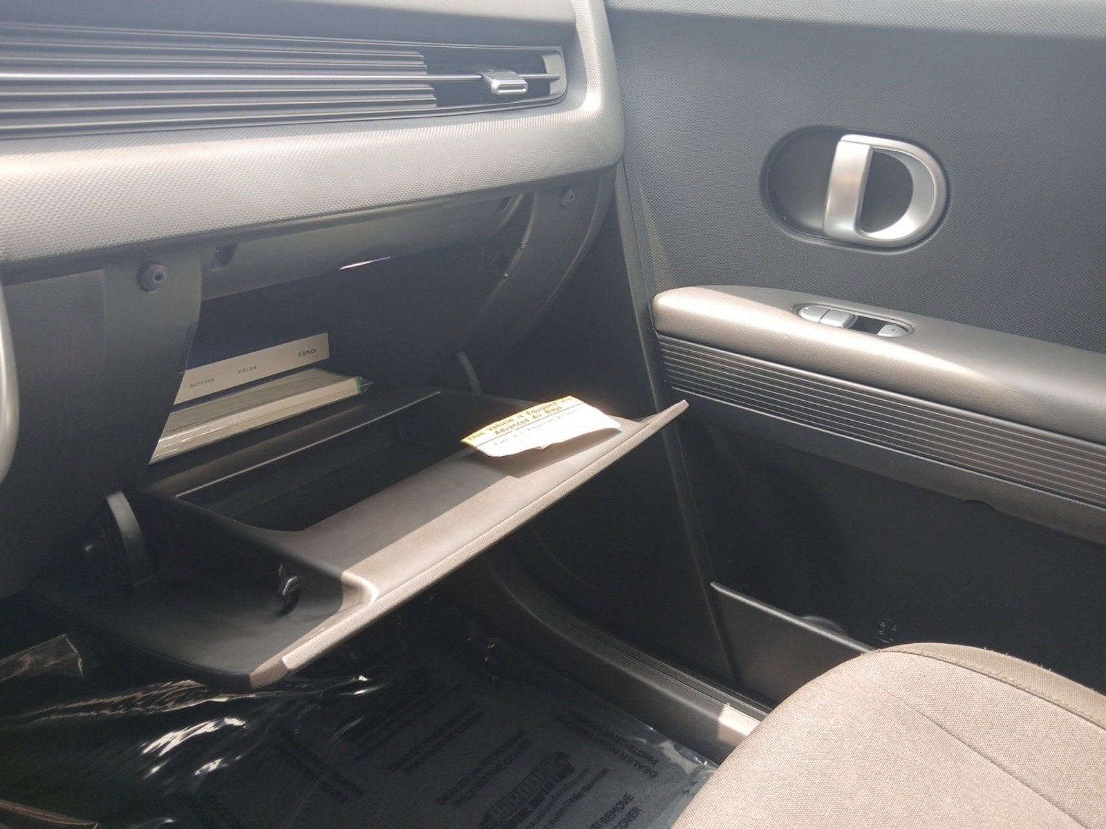 2024 Hyundai IONIQ 5 SE W/ REGENERATIVE BRAKING & BACK-UP CAMERA