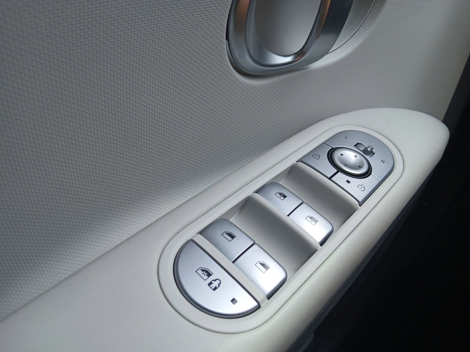 2024 Hyundai IONIQ 5 SEL W/ SMART CRUISE CONTROL & HEATED SEATS