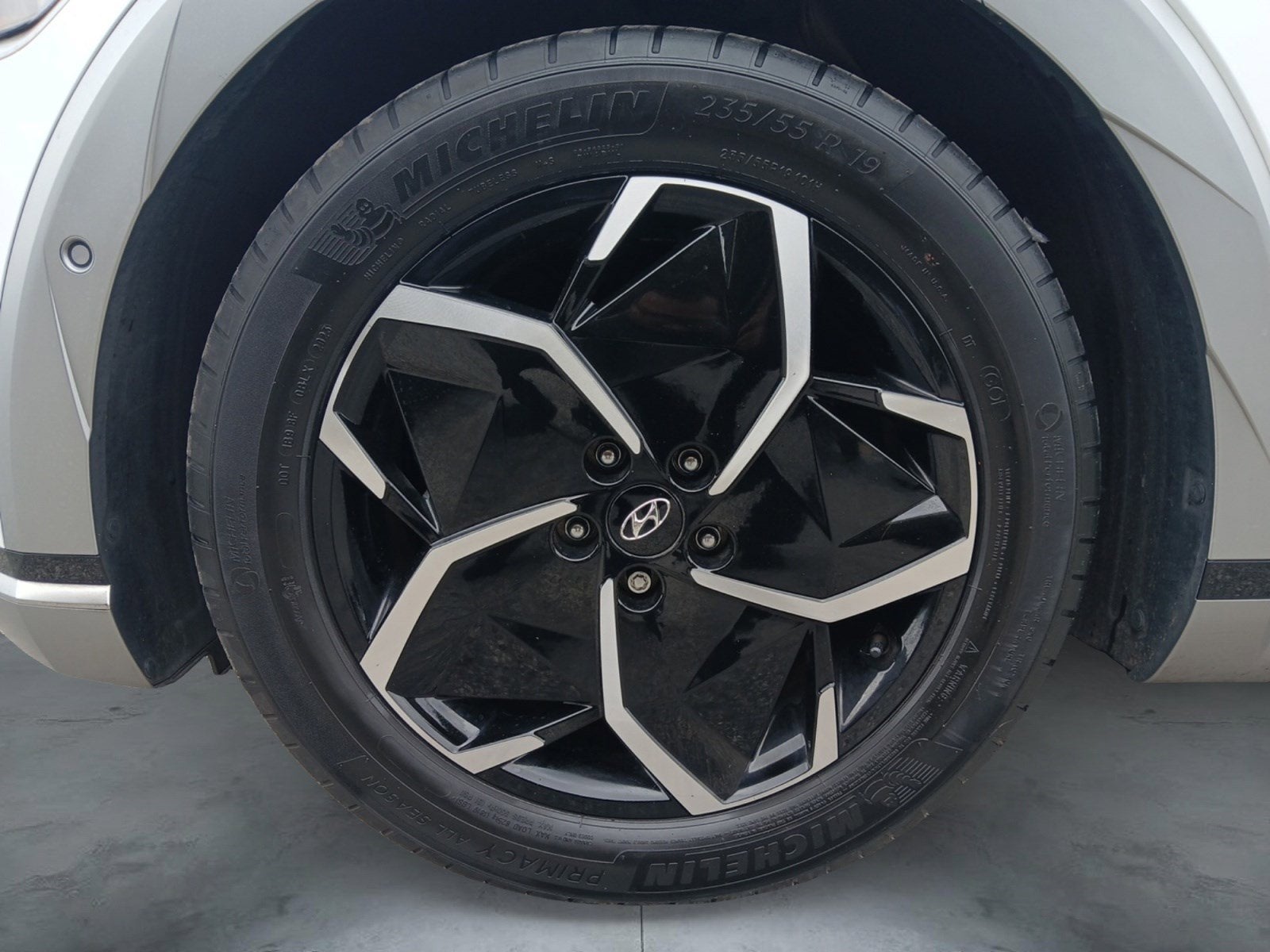 2024 Hyundai IONIQ 5 Limited W/ HEADS-UP DISPLAY & 360 DEGREE CAMERA