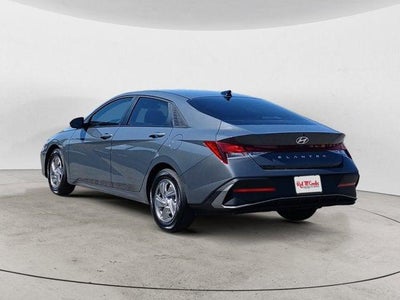 2025 Hyundai Elantra SE