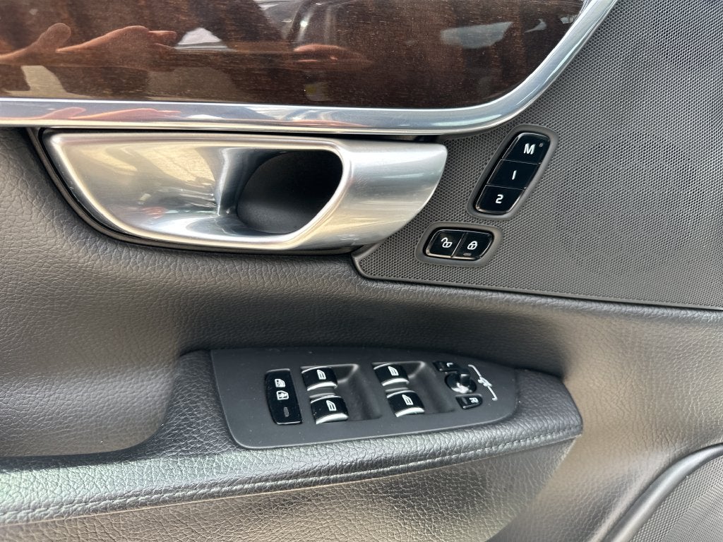 2018 Volvo S90 T5 Momentum