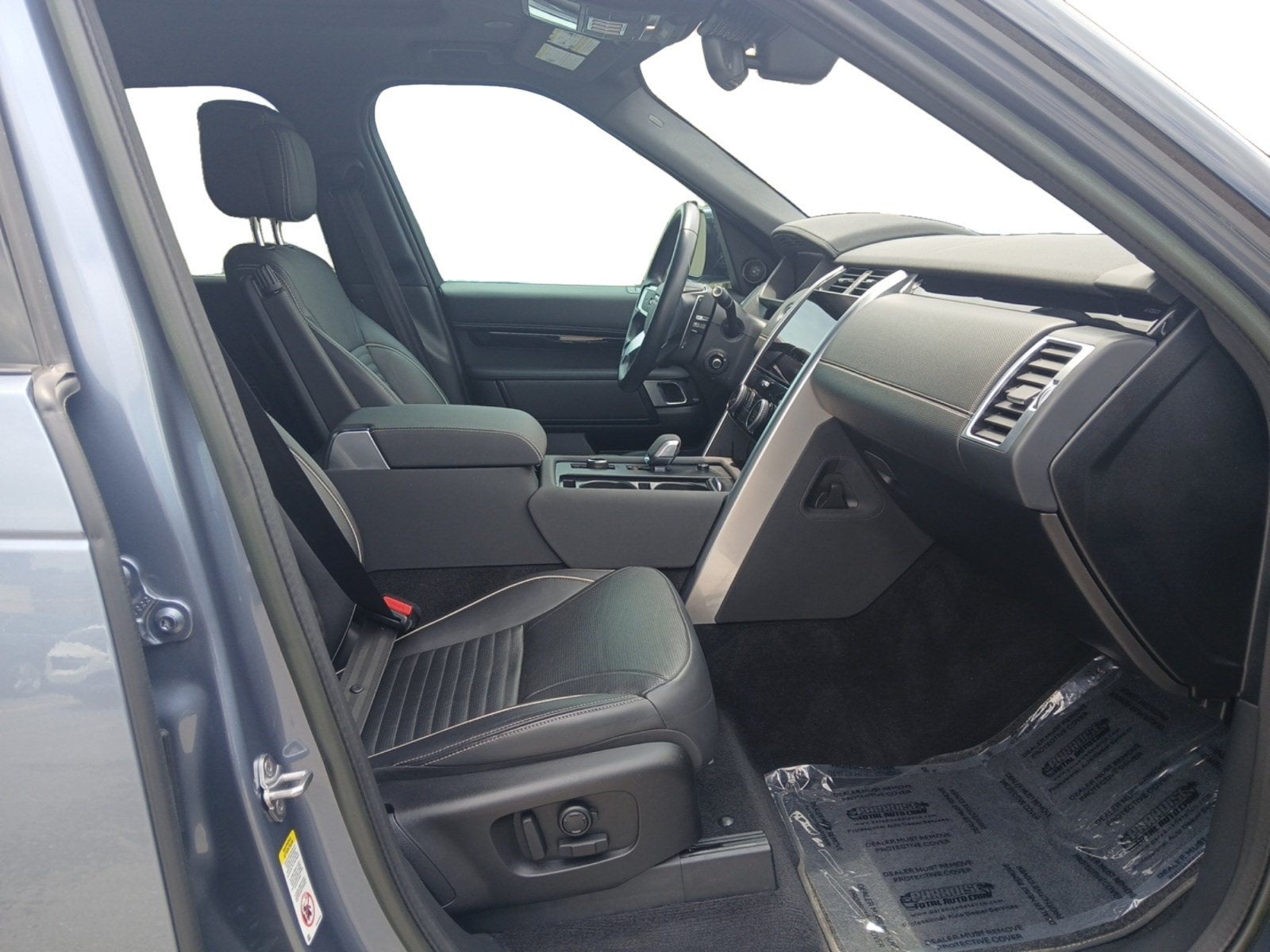 2023 Land Rover Discovery Metropolitan Edition