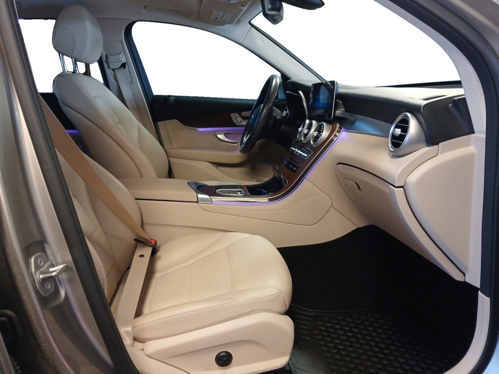 2021 Mercedes-Benz GLC 300 W/ PANORAMA SUNROOF & AMBIENT LIGHTING