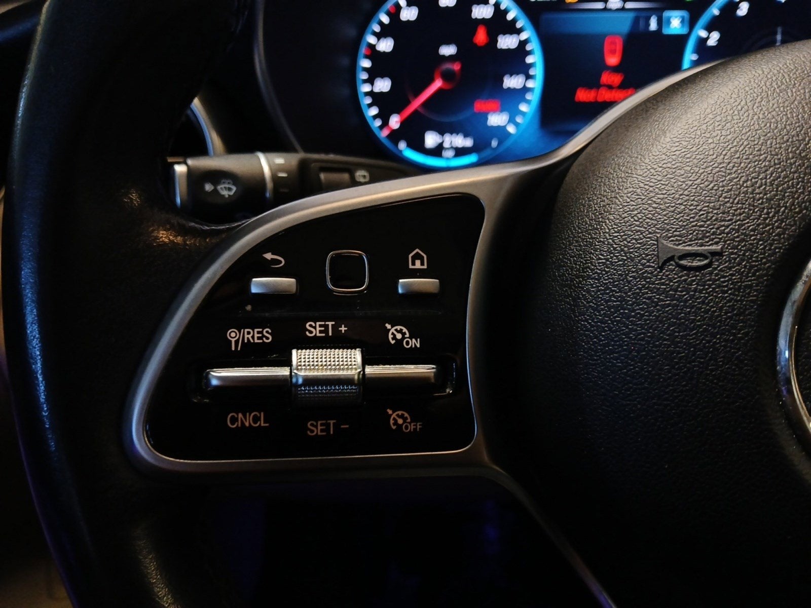 2021 Mercedes-Benz GLC 300 W/ PANORAMA SUNROOF & AMBIENT LIGHTING