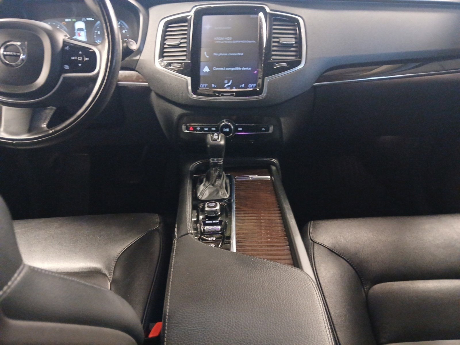 2018 Volvo XC90 T5 Momentum 3RD ROW SEAT W/ 7 PASSENGER CAPACITY