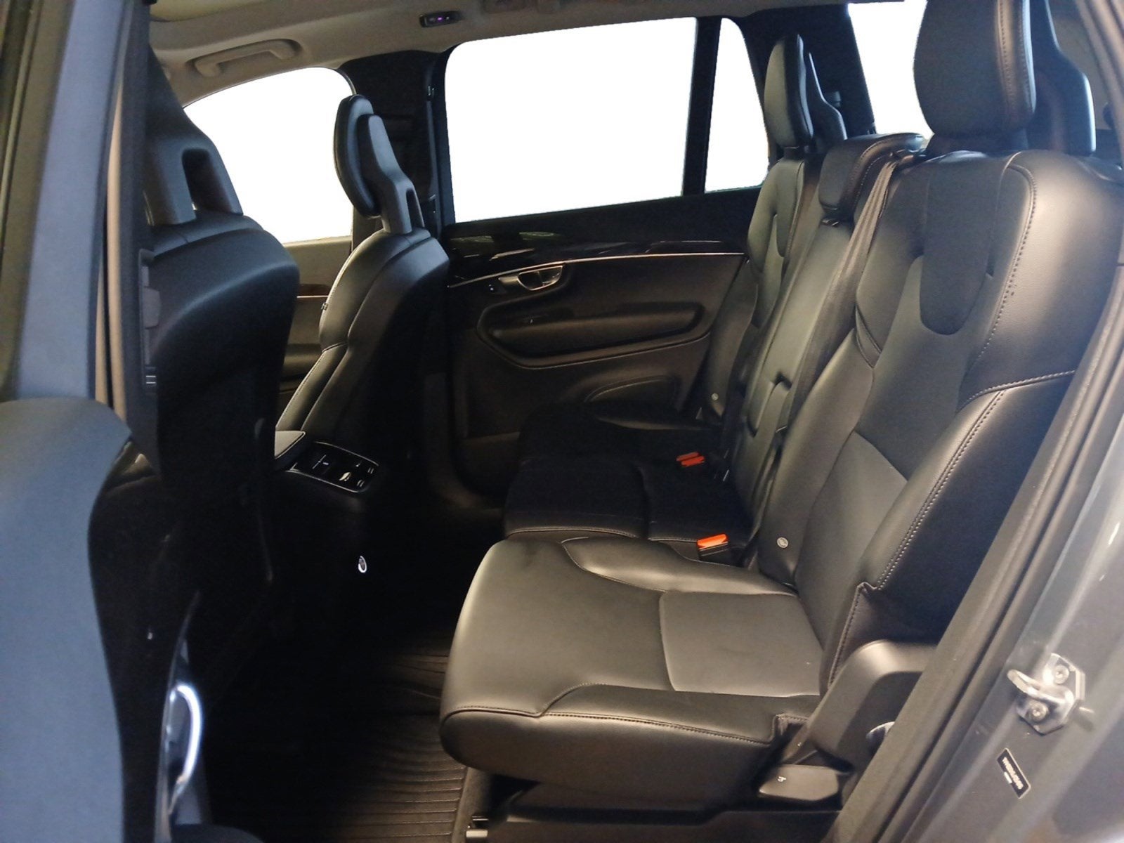 2018 Volvo XC90 T5 Momentum 3RD ROW SEAT W/ 7 PASSENGER CAPACITY