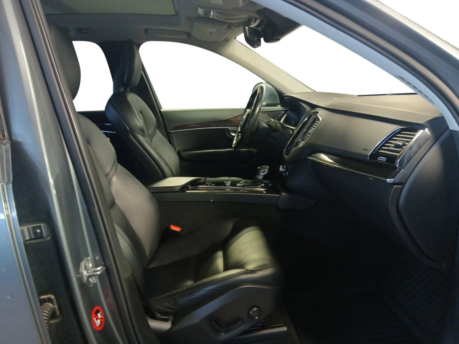2018 Volvo XC90 T5 Momentum 3RD ROW SEAT W/ 7 PASSENGER CAPACITY