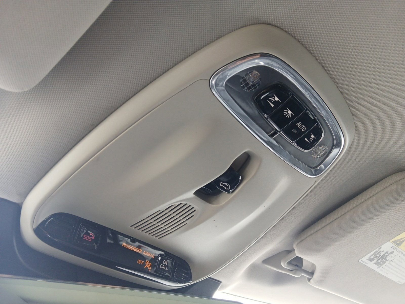 2018 Volvo XC90 T5 Momentum 3RD ROW SEAT W/ 7 PASSENGER CAPACITY