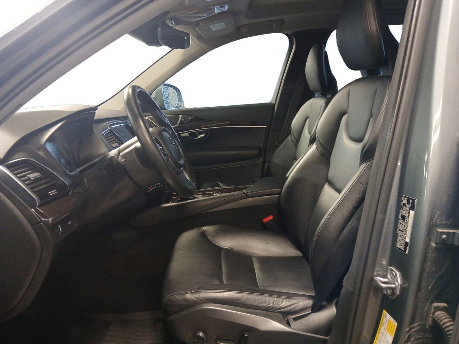 2018 Volvo XC90 T5 Momentum 3RD ROW SEAT W/ 7 PASSENGER CAPACITY