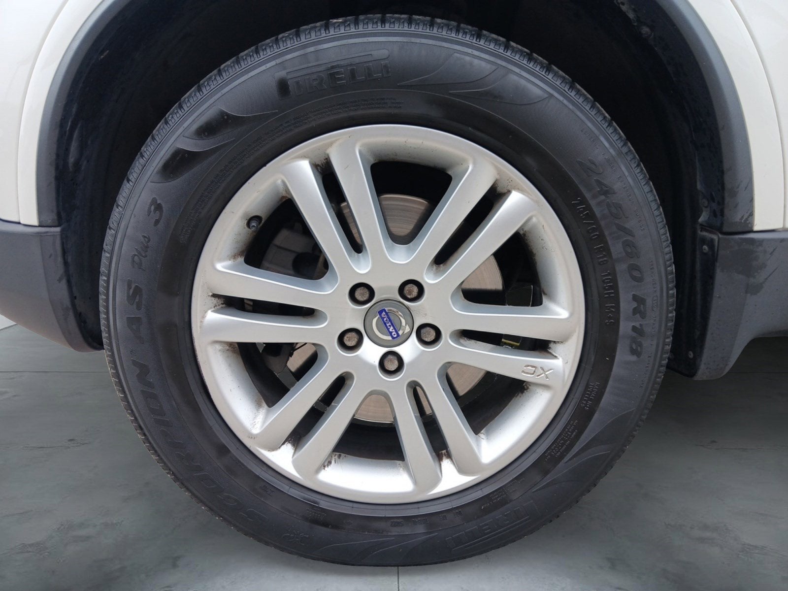 2011 Volvo XC90 3.2 W/ LEATHER & REAR PARK ASSIST
