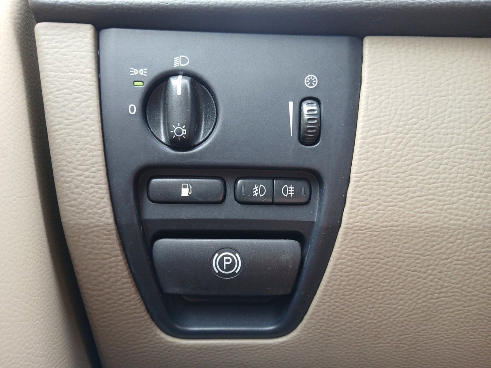 2011 Volvo XC90 3.2 W/ LEATHER & REAR PARK ASSIST