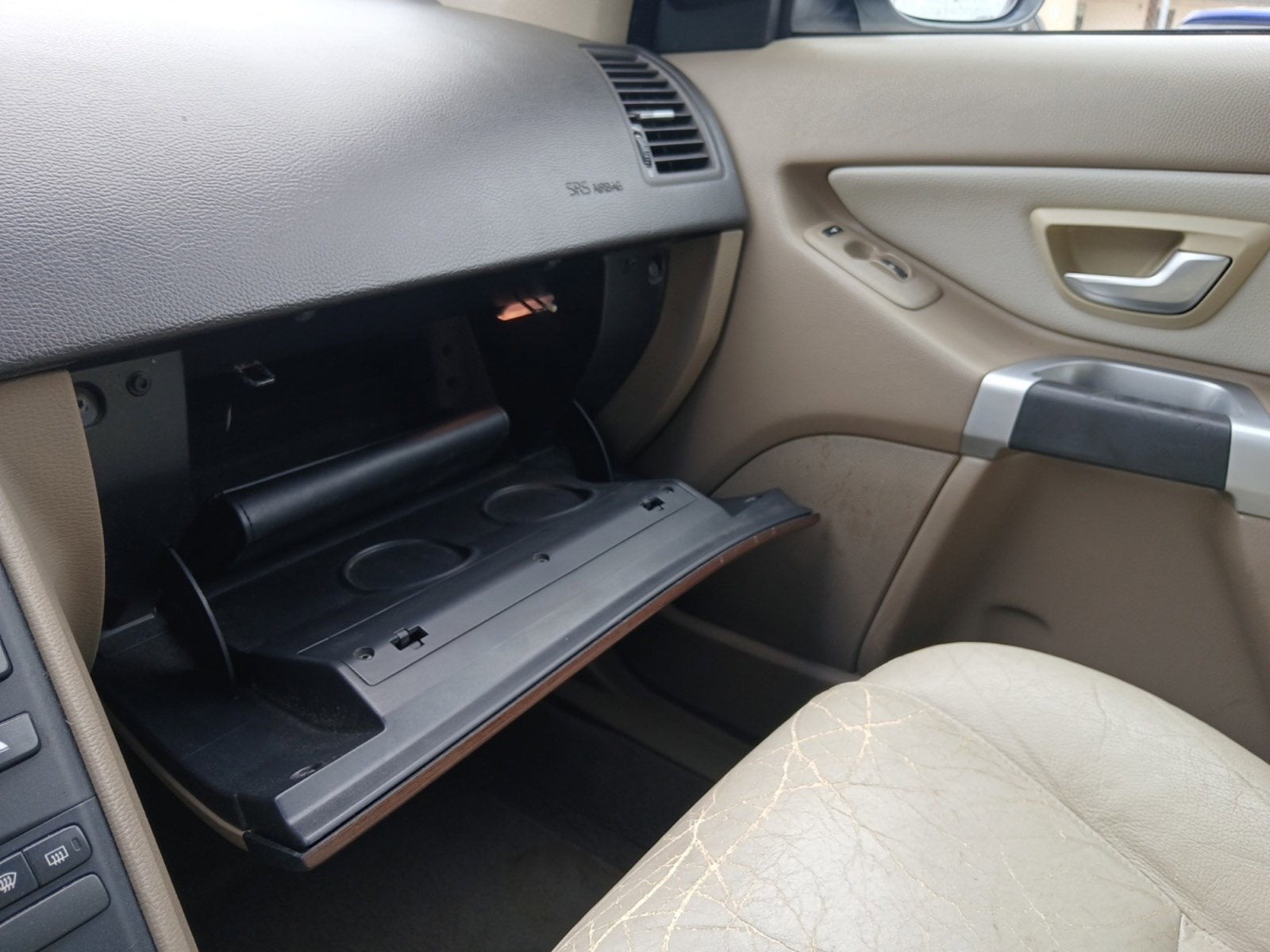 2011 Volvo XC90 3.2 W/ LEATHER & REAR PARK ASSIST