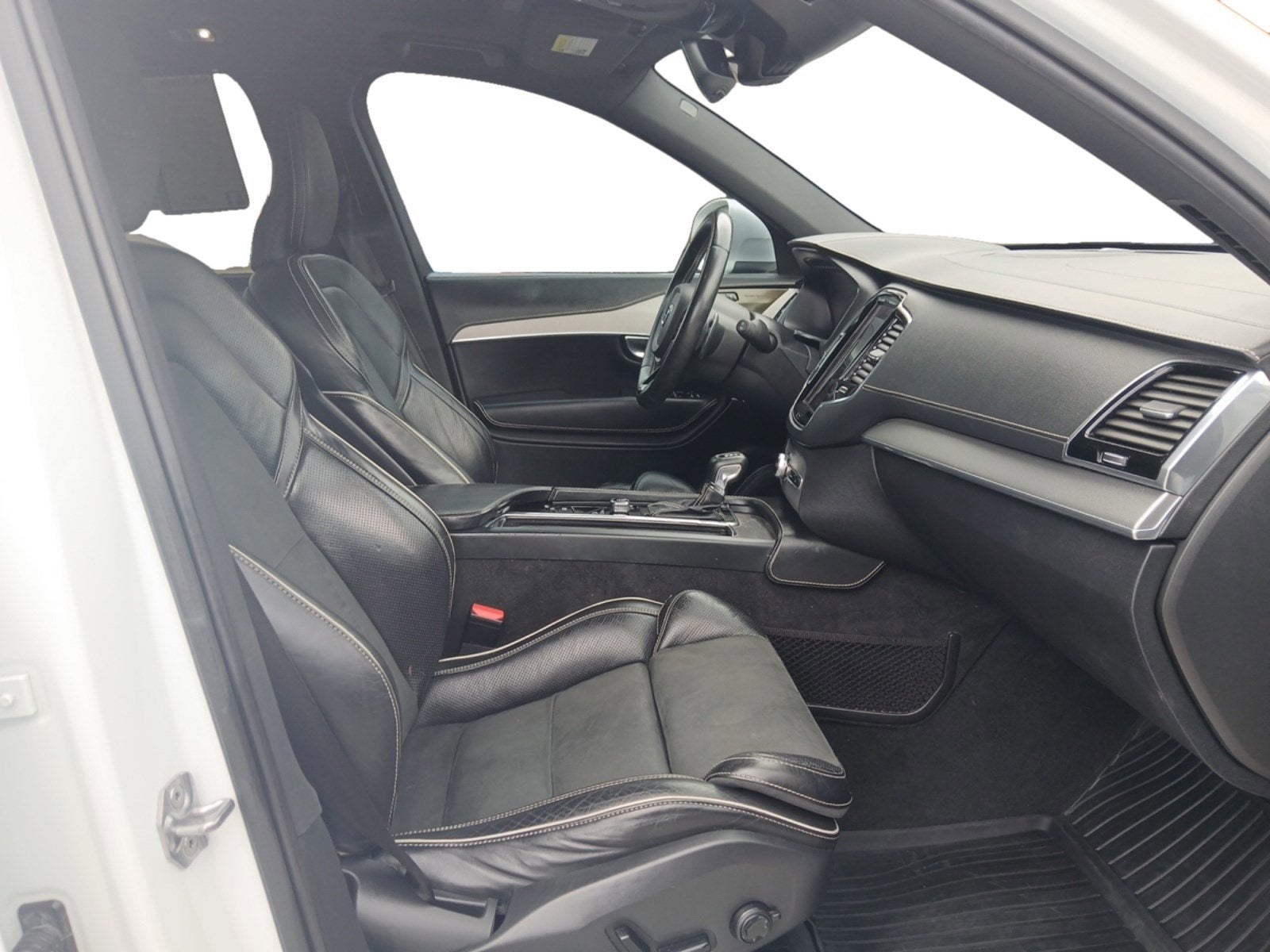 2019 Volvo XC90 T6 R-Design