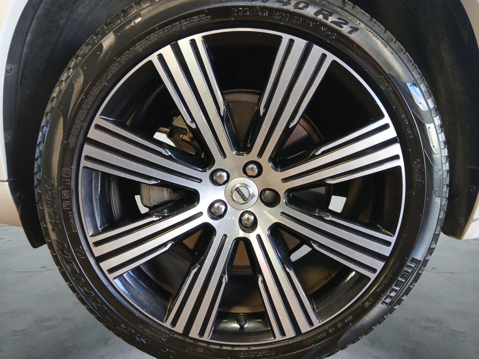2024 Volvo XC90 B5 Plus