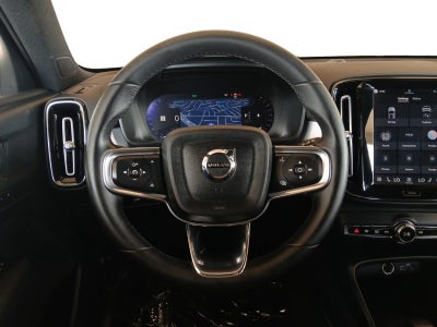 2024 Volvo XC40 B5 Core W/ POWER TAILGATE & PANORAMIC MOONROOF