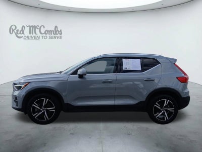 2024 Volvo XC40 B5 Core W/ POWER TAILGATE & PANORAMIC MOONROOF