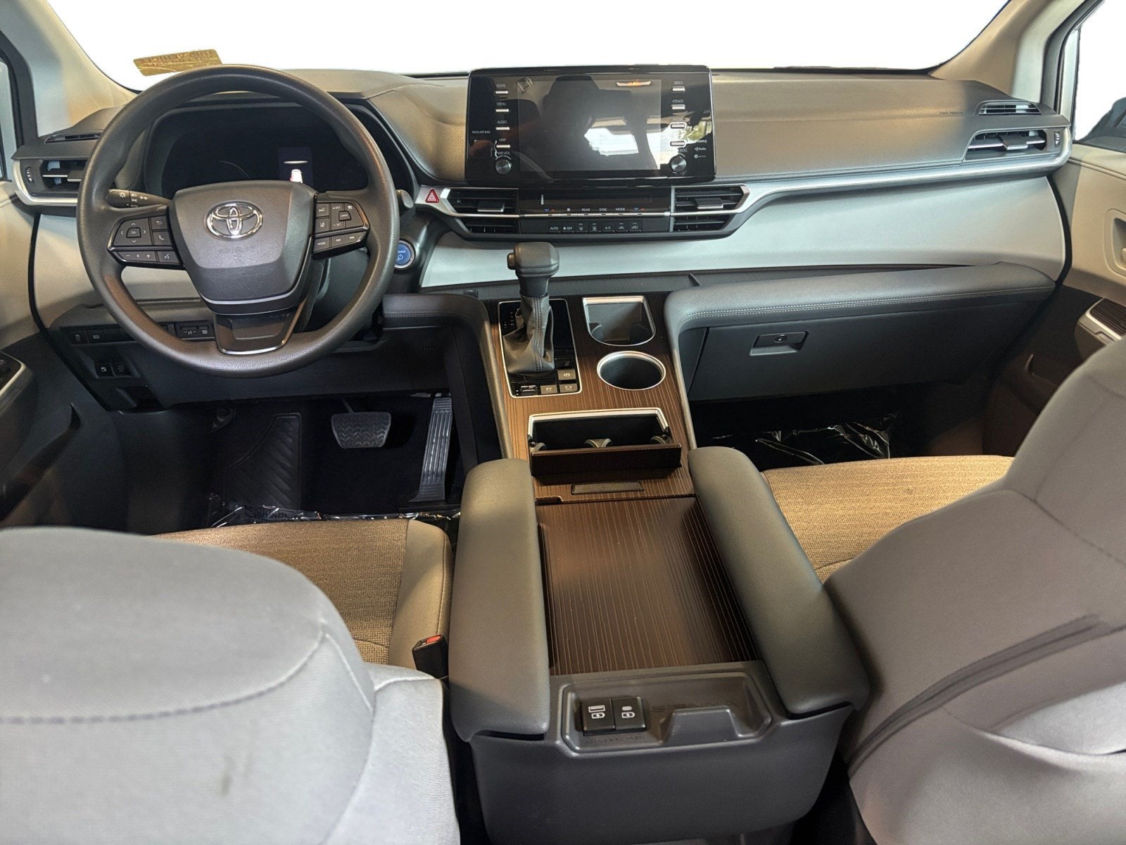2023 Toyota Sienna LE 8 Passenger