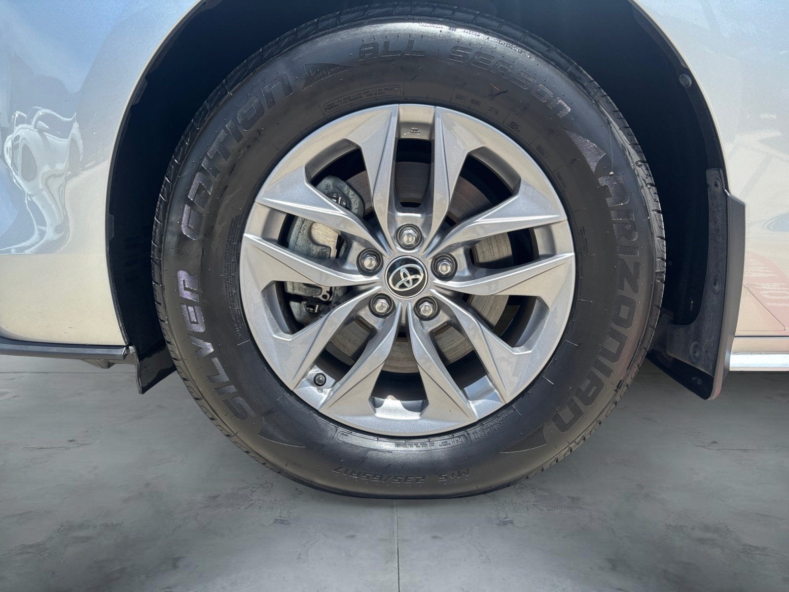 2023 Toyota Sienna LE 8 Passenger