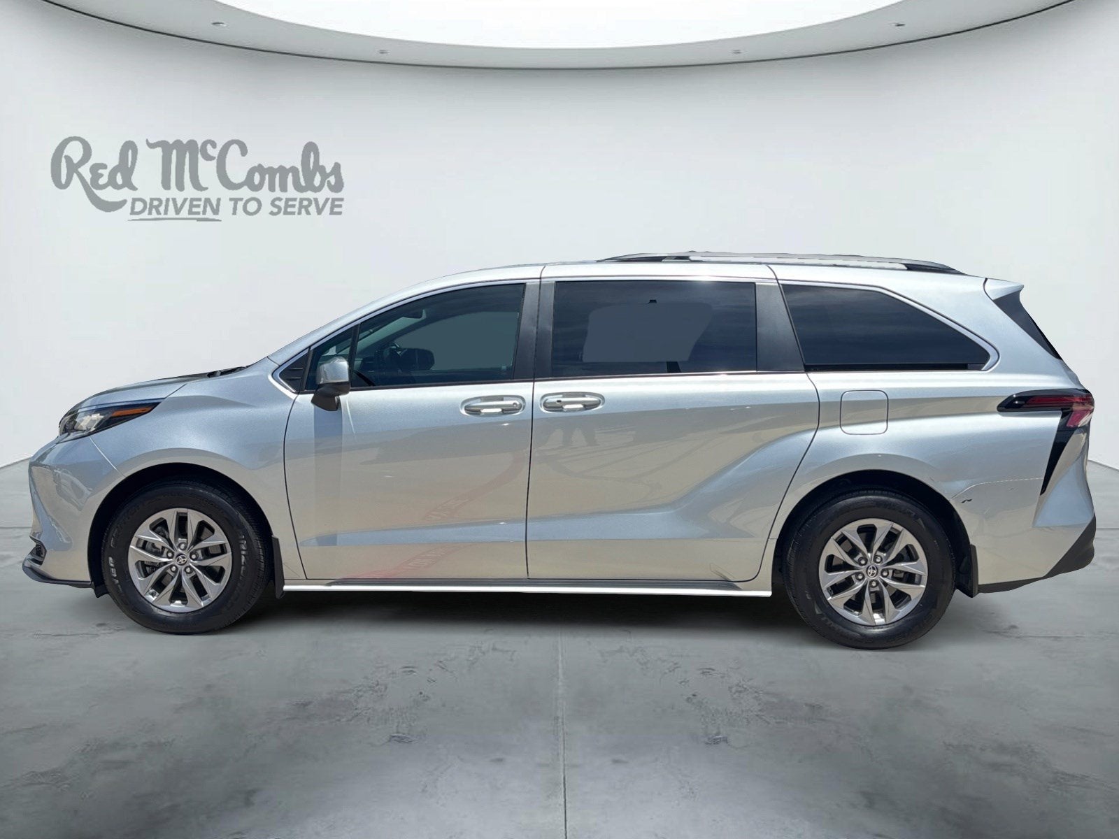2023 Toyota Sienna LE 8 Passenger