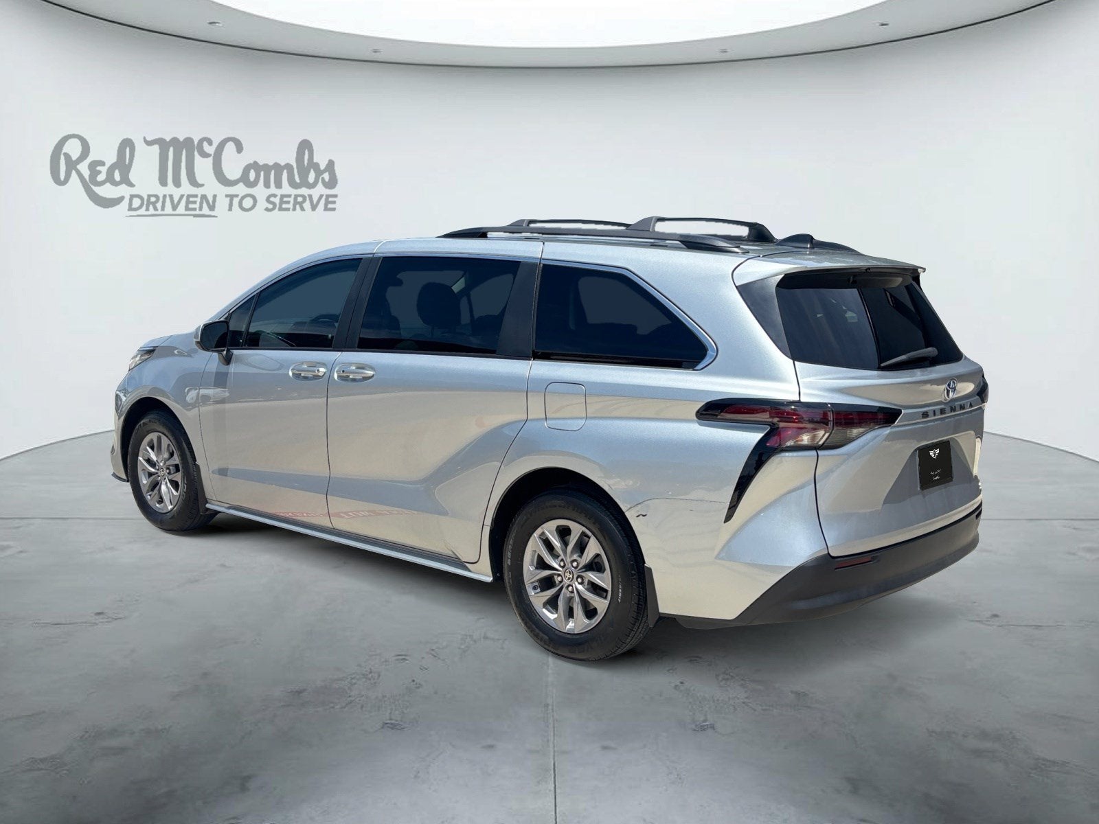 2023 Toyota Sienna LE 8 Passenger