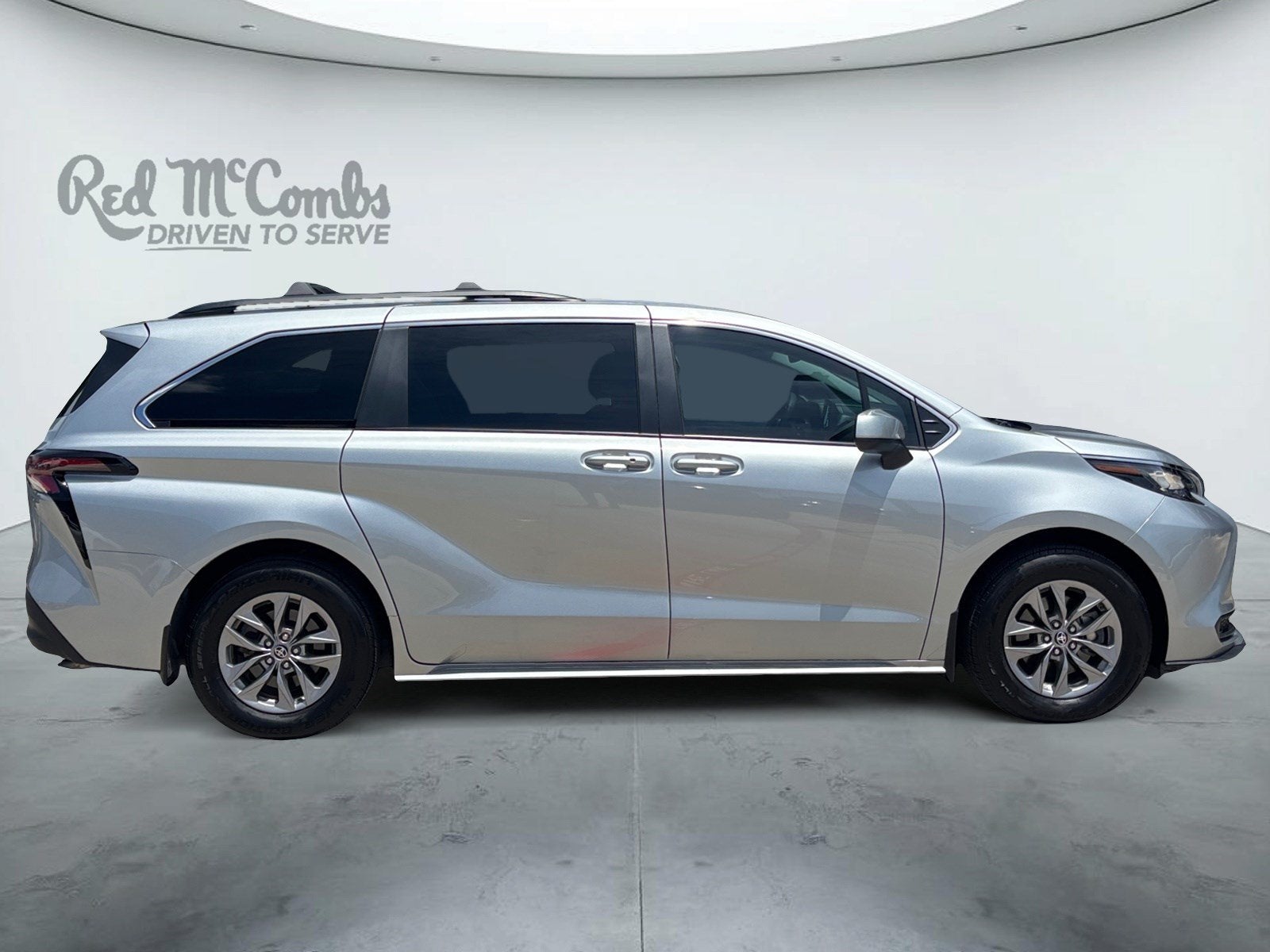 2023 Toyota Sienna LE 8 Passenger