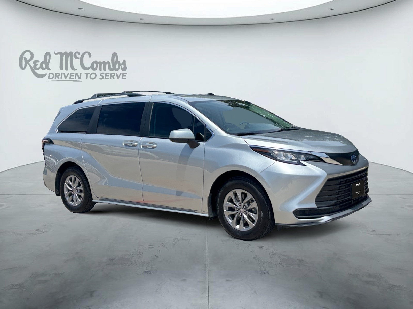 2023 Toyota Sienna LE 8 Passenger